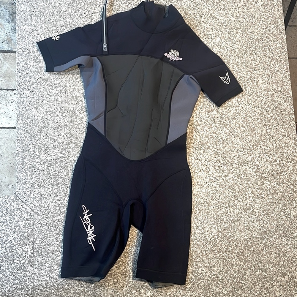 HO Watersports neoprene wetsuit spring shorty women’s size 8 worn only once
